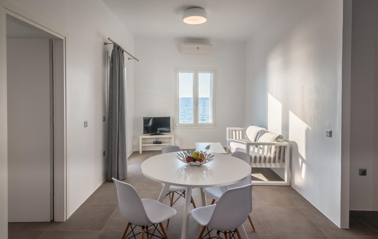 פולוניה Milos Waves Luxury Apartments מראה חיצוני תמונה