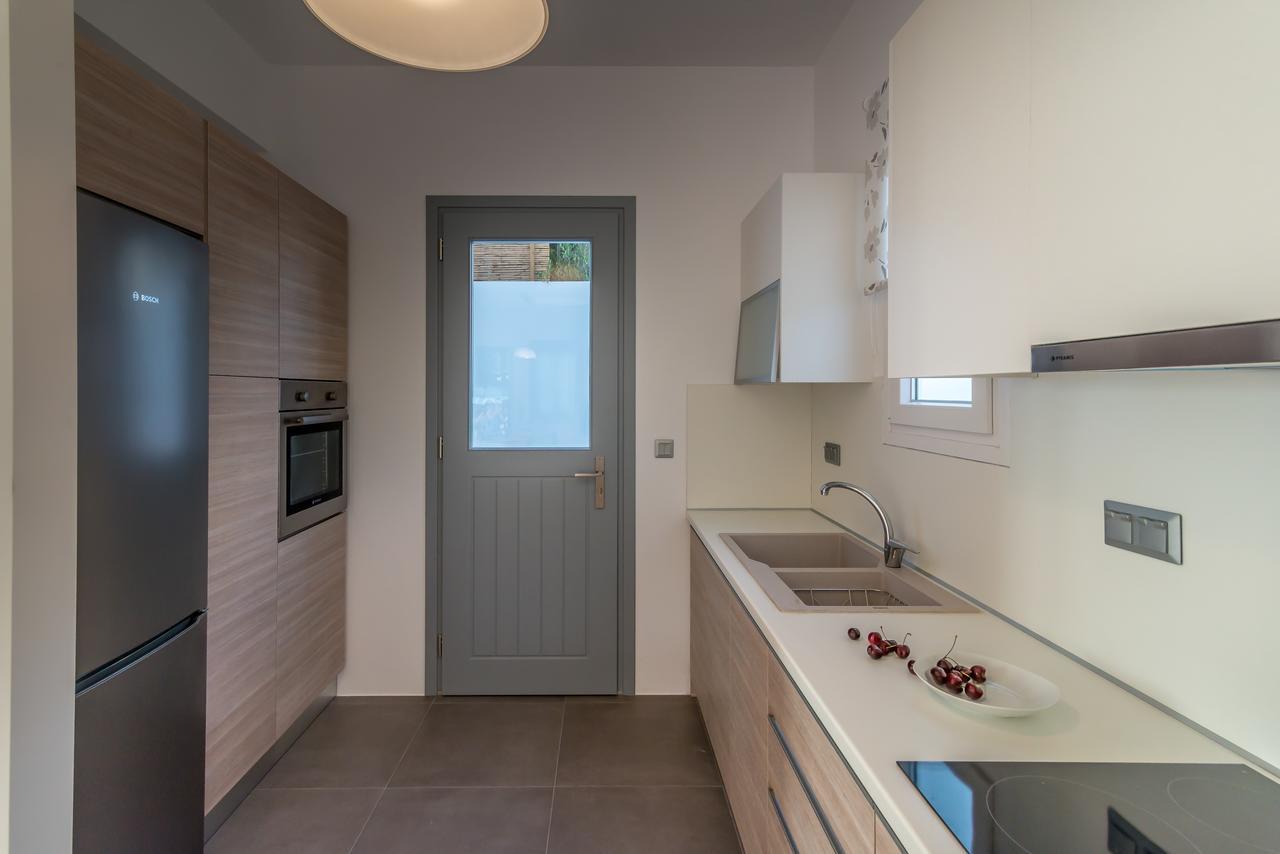 פולוניה Milos Waves Luxury Apartments מראה חיצוני תמונה