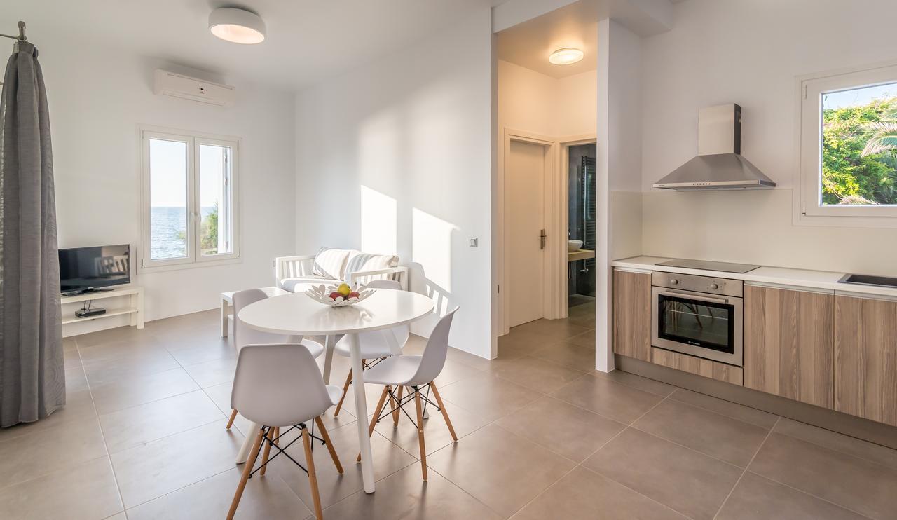 פולוניה Milos Waves Luxury Apartments מראה חיצוני תמונה