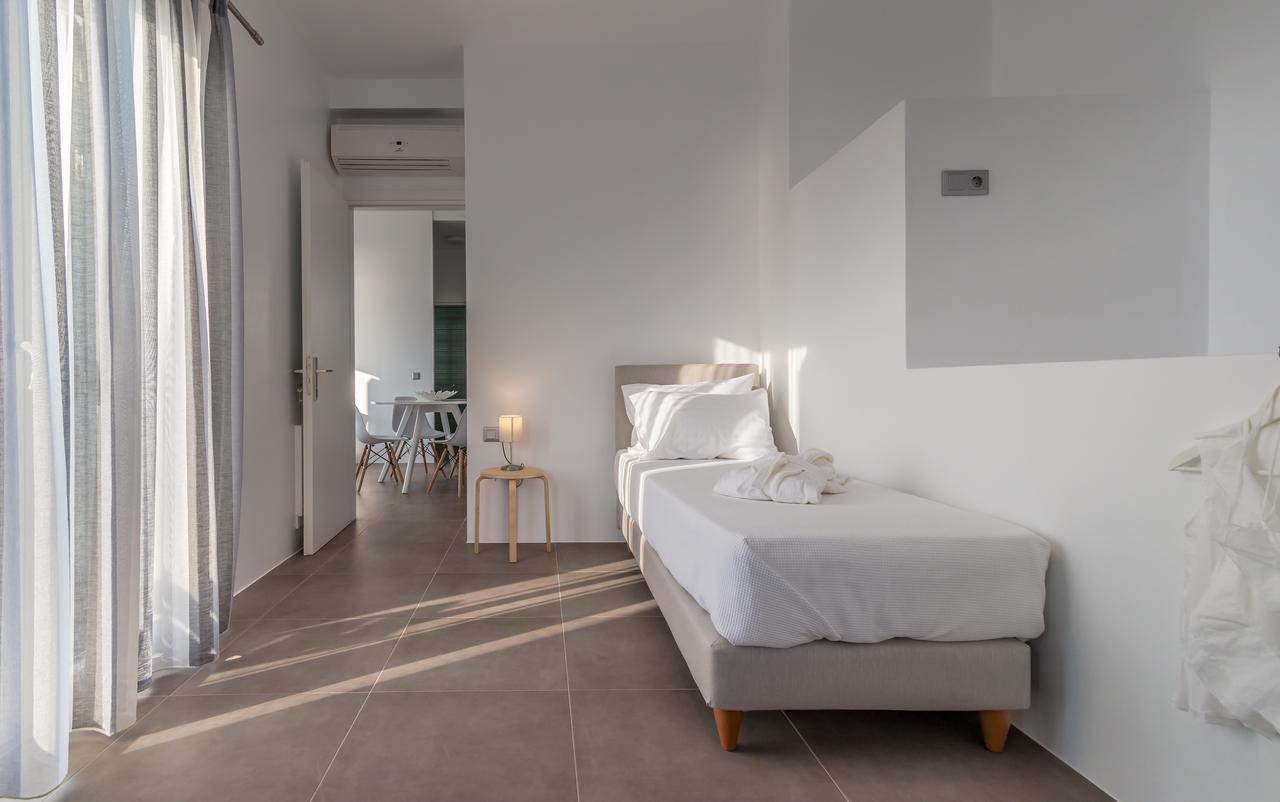 פולוניה Milos Waves Luxury Apartments מראה חיצוני תמונה